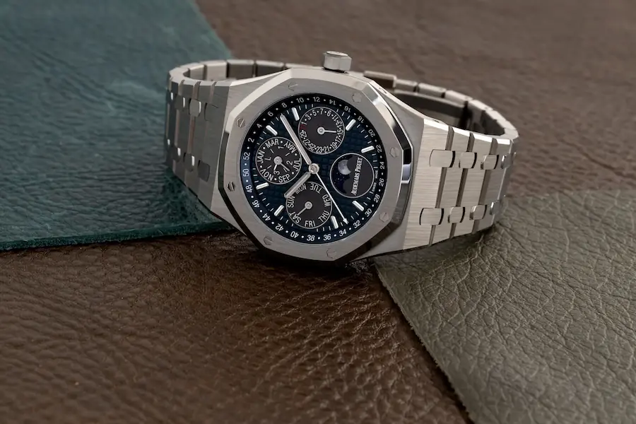 Fond saphir de la montre